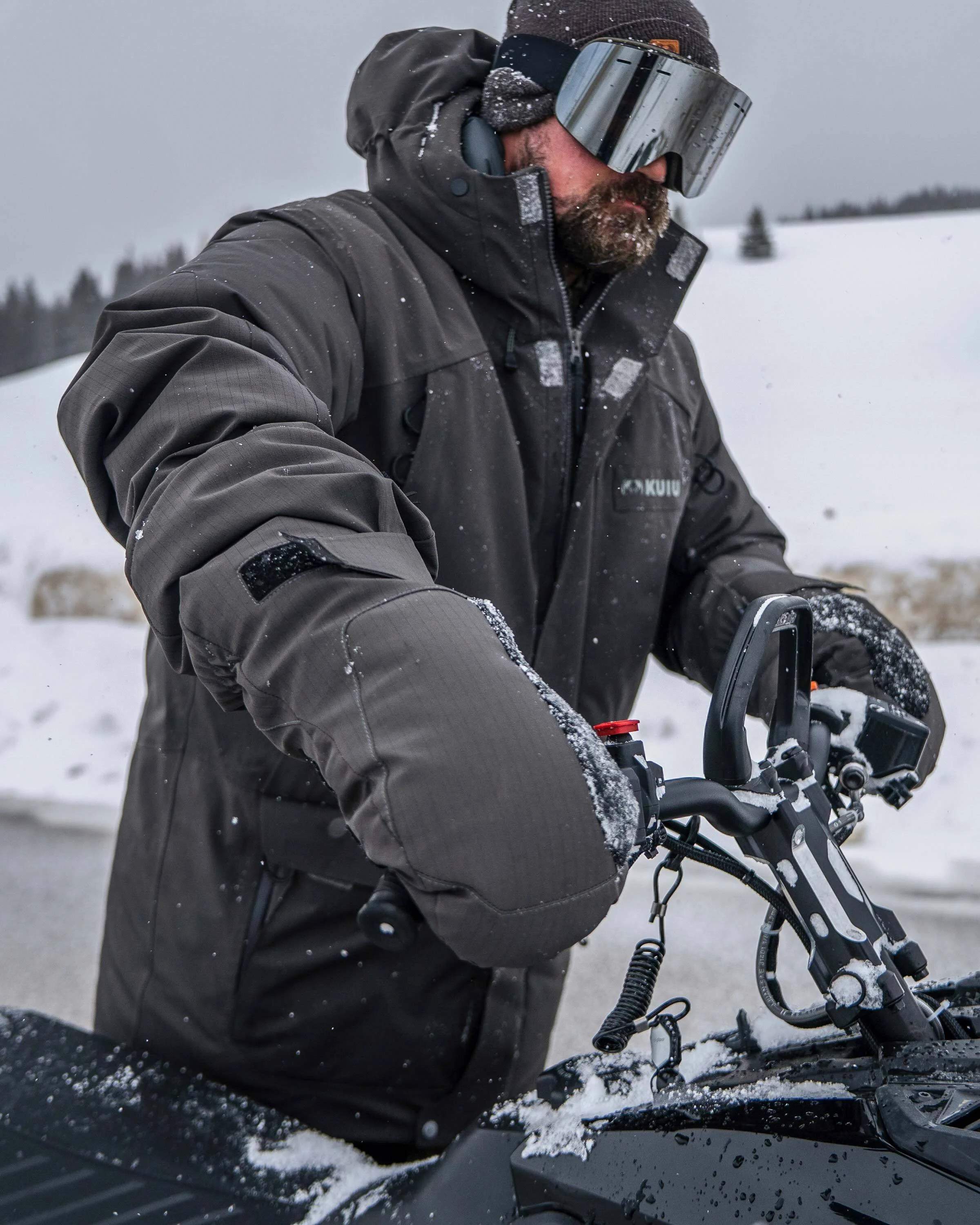 Super Down Arktuk Mitt | Asphalt - Image 5
